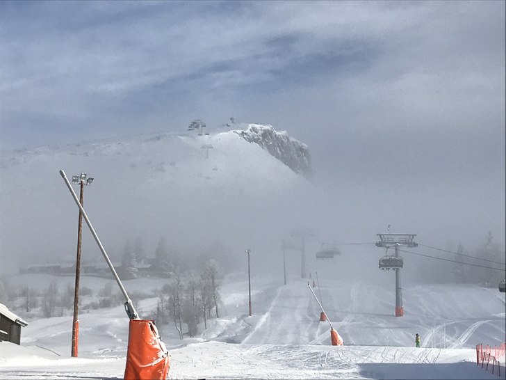 Sola skinner
Etter et og et halvt døgn med snø o.