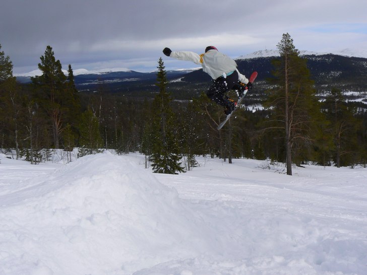 vålådalen på mini hoppet i påskas. Foto: Oskar Holmblad. Åkare: Samuel Dalesjö (jag).
