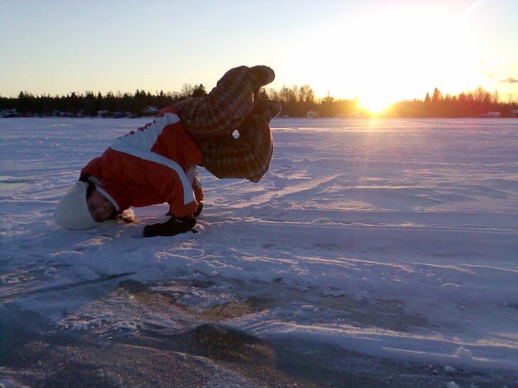 Capoeira på isen... Foto: jona_than. Åkare: Lina.