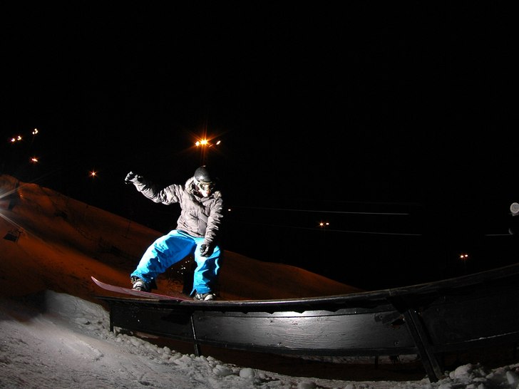 Boardslide. Foto: Henrik Samuelsson. Åkare: Andreas Höjvall.