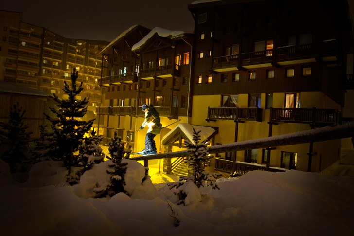 Vi hittade det här railet som var lite halvsketch. Foto: Andreas Jönsson. Åkare: Wille Skoglund.