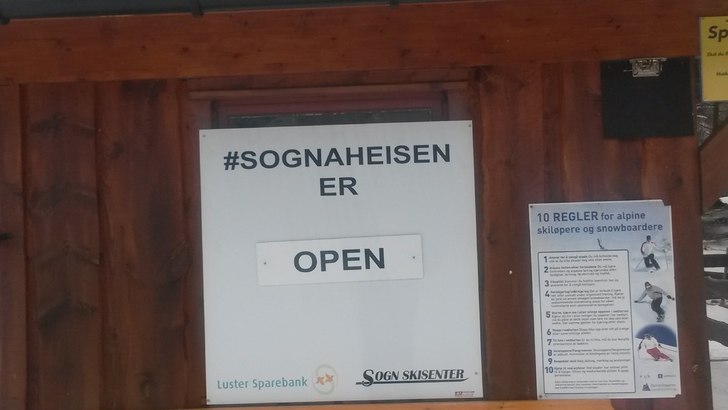 Vinterferie.
Gode forhold i bakken.  0 grader mass.