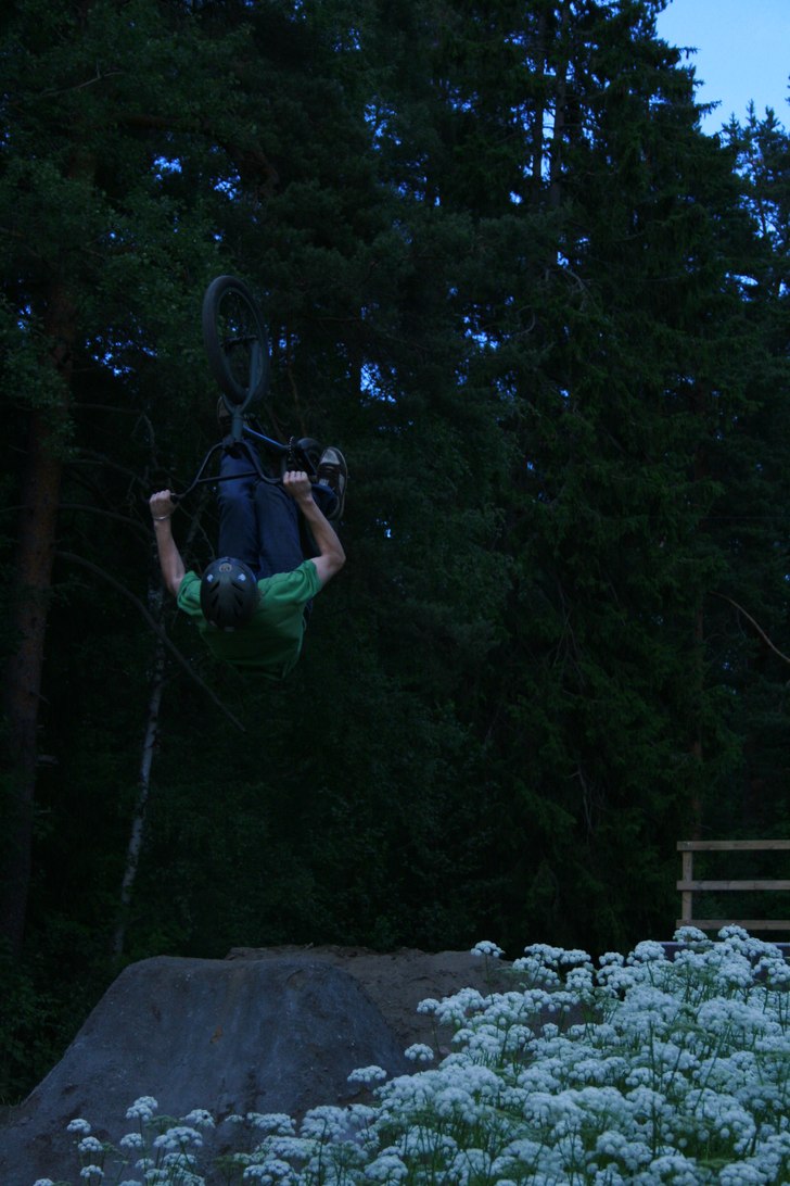 backflip. Foto: Robin Molin. Åkare: Moses Nymark.