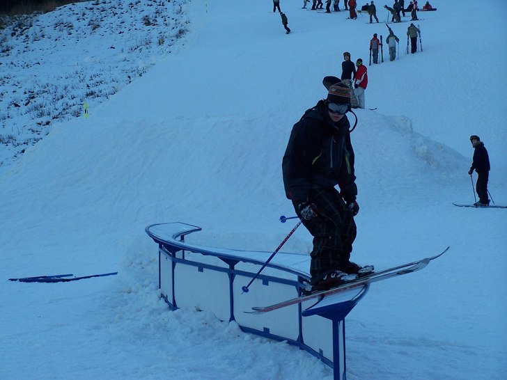 sånt där rail som ser ut som ett S. Foto: Erik Persson. Åkare: Tobias Skeppstedt.