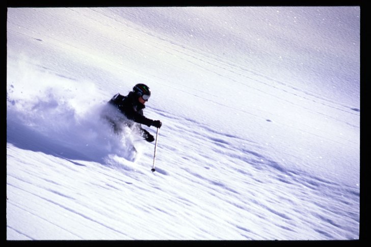 Även detta för freeskier.... fluffigt!!!. Foto: Tom Winter, freeskier magazine. Åkare: Joakim Bergström.