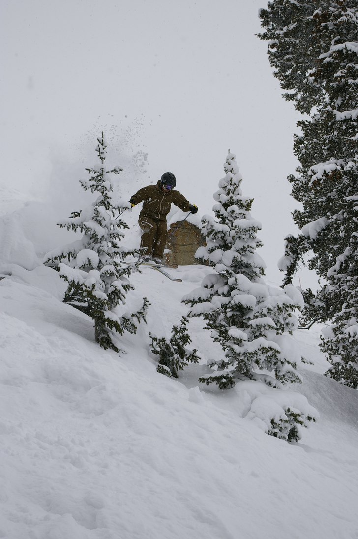 Snö i stora mängder gjorde denna dagen en riktig. Foto: Maria Lundin. Åkare: Henrik Blom.