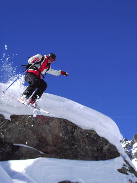 Anders dropar klippa med stil. Foto: Jonas Theodorsson. Åkare: Anders Hansén.