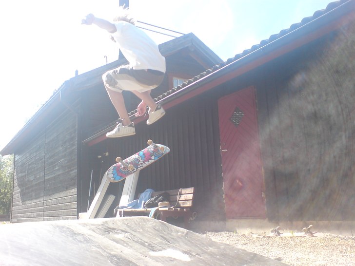 frontside flip:D. Foto: Adam Granlund. Åkare: William Dorg.