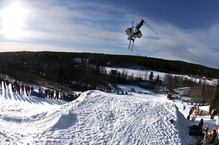 Bigjumptävling i Hudiksvall. Foto: Okänd. Åkare: Rasmus Hammar.