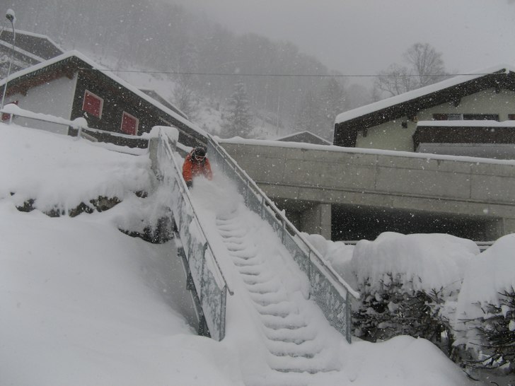 snön kom i mars. Foto: Johan persson. Åkare: Hybbe.