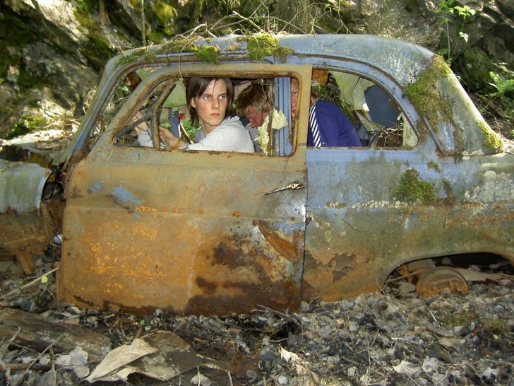 Martin skall precis göra ett filbyte och kontroll. Foto: Fredrik Pommer Adler. Åkare: Martin Fredriksson.