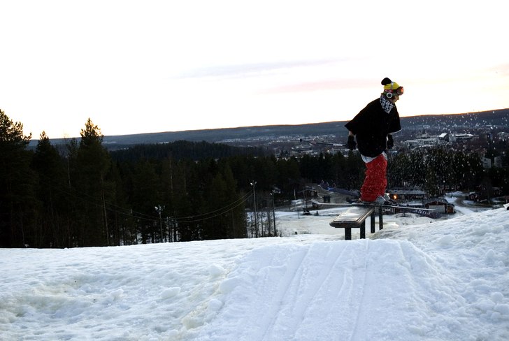 En sjukt isig session.
270 on fakie av. Foto: gustav wennerstrom. Åkare: Meeee , jesper wiklund.