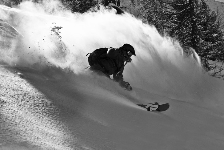 Adam hittar fin snö i Schwarzseeskogen. Foto: Robin Ljungqwist. Åkare: Adam Jonsson.