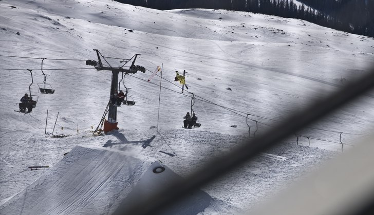 ...tagen under JOSS en tidig morgon uppe på 1000m. Foto: Benjamin Johansson. Åkare: Simon Dumont.