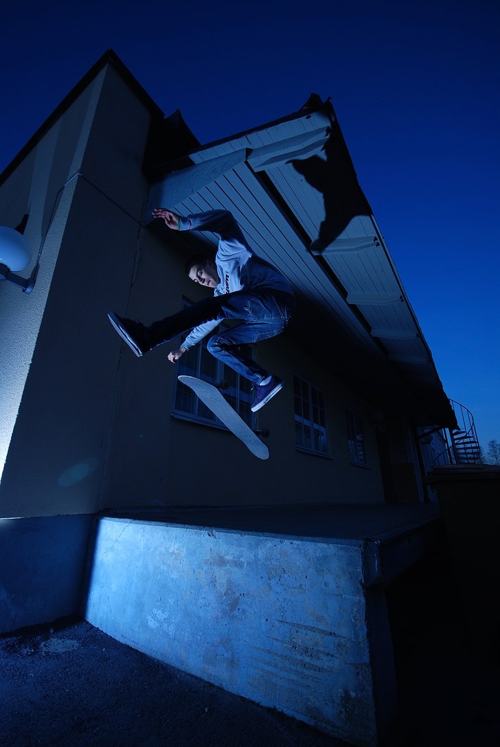 Första vår-skate sesh. Foto: Emil Lindström. Åkare: Mattias Embretsen.