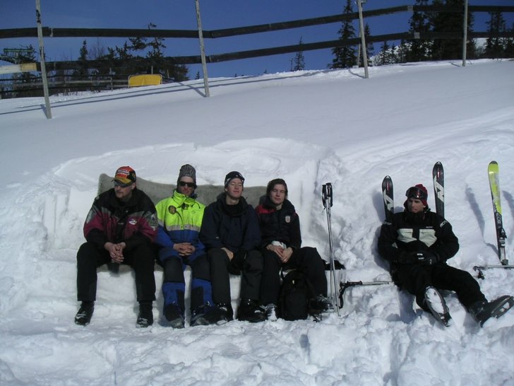 Kan man ha det bättre?. Foto: Christoffer Edkvist. Åkare: Liftbaffe Jan-Olov, Johan Nordlund, Jon Werkander, Mattias Wondollek, Marcus Jansson.