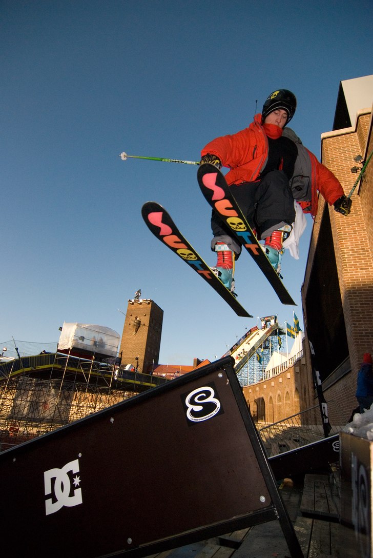 Wallisch railar lite innan träningen börjar på . Foto: Fredric Kihlberg. Åkare: Tom Wallisch.