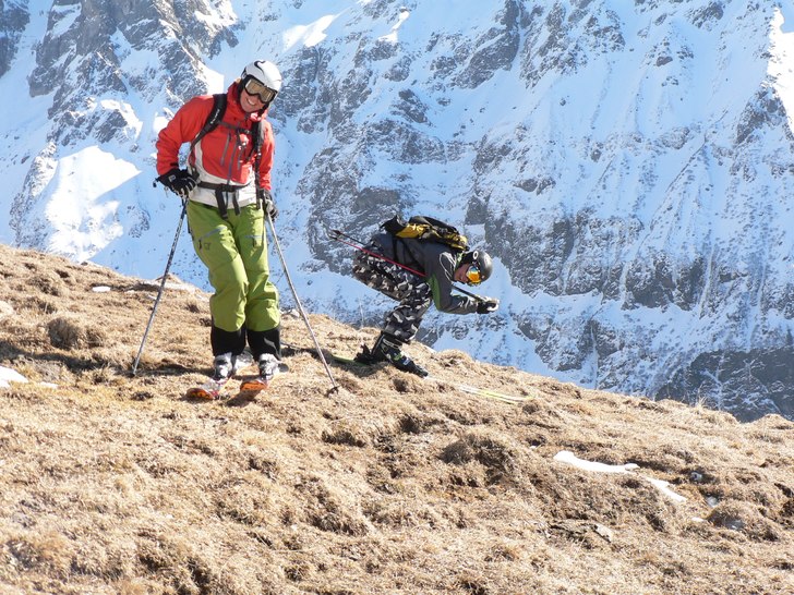 Petter forsøker straightlining etter en topptur i. Foto: Kent Oksdøl. Åkare: Kjersti og Petter.
