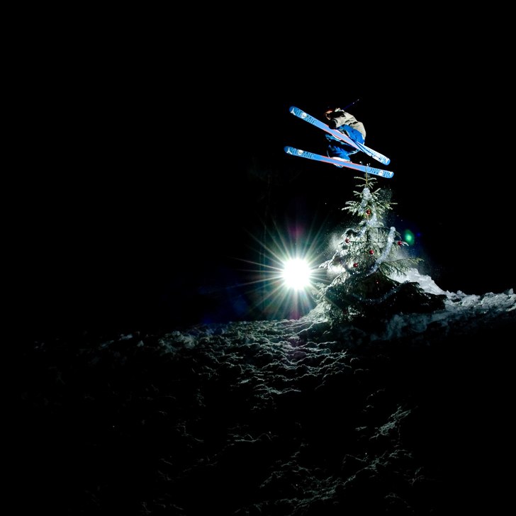 Merry Christmas! HOHO!

En 180 över en julgran . Foto: Gustav Wennerström. Åkare: Marcus Petersson.