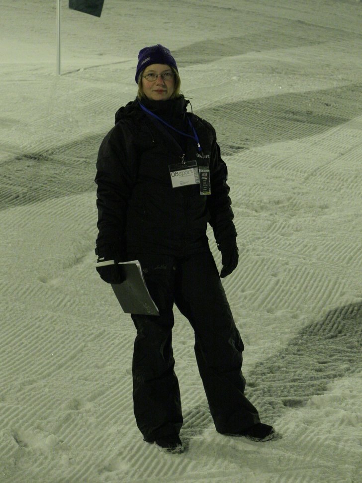 På uppdrag i Flottsbrobacken under Big Air o Cros. Foto: Christofer Sundell. Åkare: Eva Hansson.