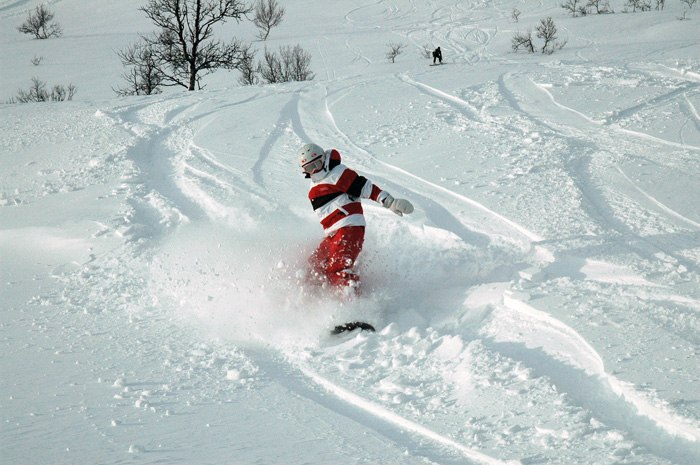 vi tolkade efter pist maskin ut på fjället, med . Foto: Henrik Samuelsson. Åkare: Viktoria Gustafsson, Peter Broström.