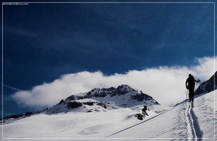 going up to find other free powder. Foto: alby. Åkare: zeo.