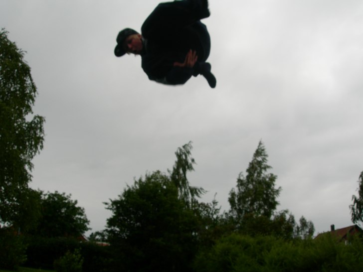 Jag på studsmattan. Foto: Patrik Hjelm. Åkare: Niclas Hjelm.