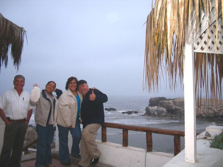 Tre timmar söder från Lima.. Foto: Celeste. Åkare: Blanca & Rupo med kompisar.