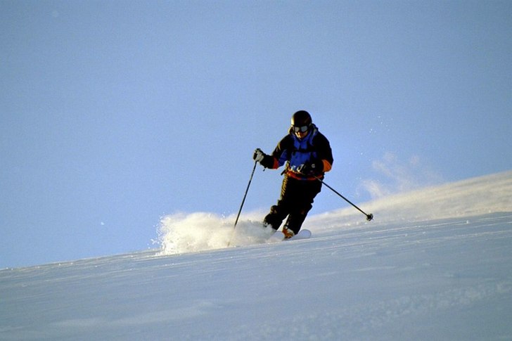 Underbar heliski i mitten av februari 2006 där pu. Foto: Jonas Emilsson. Åkare: Pär Undin.