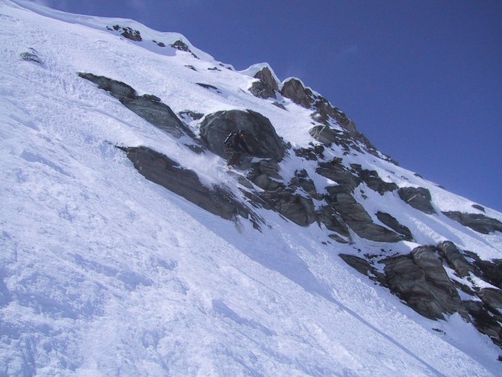 jonas studsar lite sten. Foto: Daniel Olsson. Åkare: Jonas Rinde.