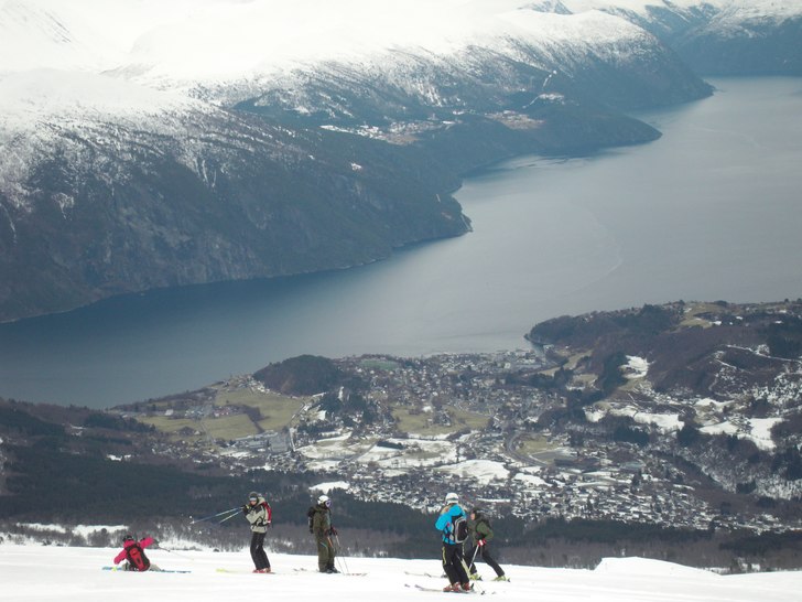 Vacker vy - härligt puder. Foto: Mattias Berglund. Åkare: Jeanette Grönlund m fl .