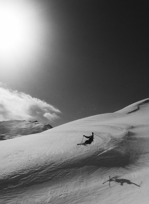 Stilfullt skutt i Iransk torrsnö.. Foto: Martin Magnusson. Åkare: Anders Henriksson.