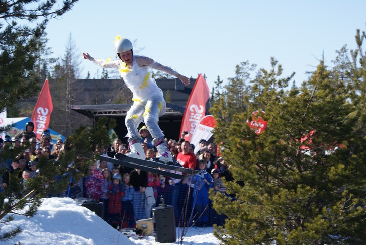Påhittigheten på utklädnad är stor (påsk kyck. Foto: Jens. Åkare: Säsongare.