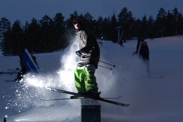 Kör lite box med sprut snö.. Foto: erik larsson. Åkare: jens fasth.