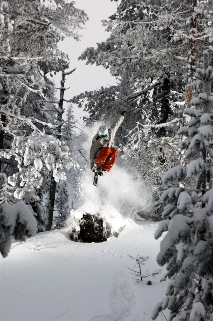 En liten stubbe vi hoppade på i stötenskogen. Foto: Christoffer wastegård. Åkare: Johan dahlstedt.