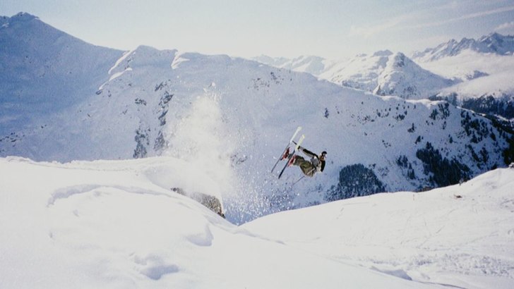 En misslyckad sideflip i Rendel.. Klara mig dock t. Foto: Johanna Wallin. Åkare: David Carlsson.