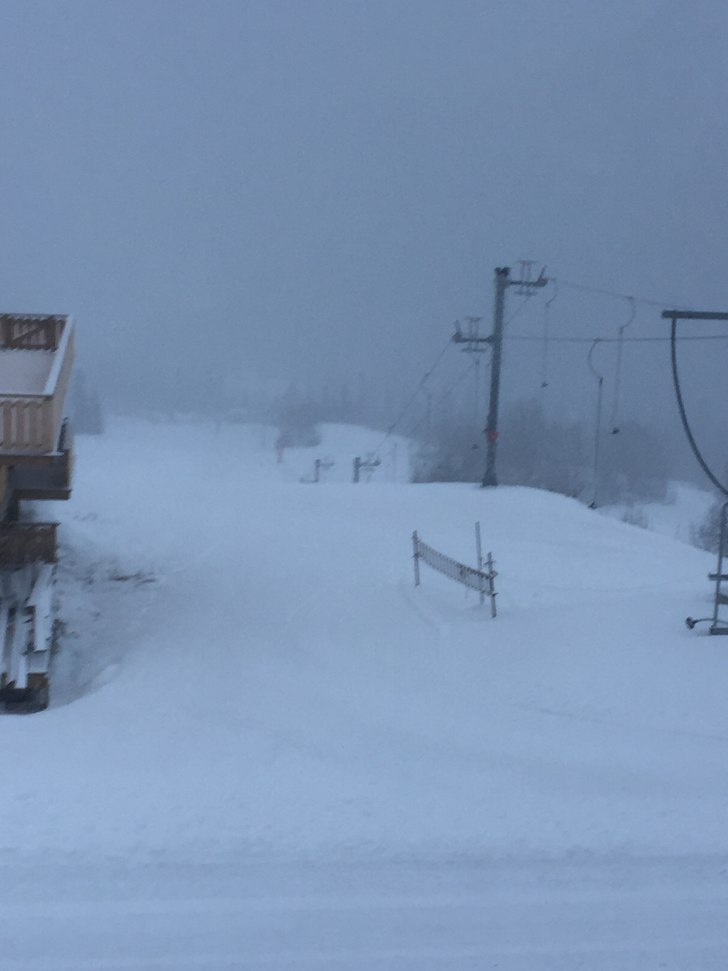 ny snø i bakken..velkommen :)
DET SNØØØØR...