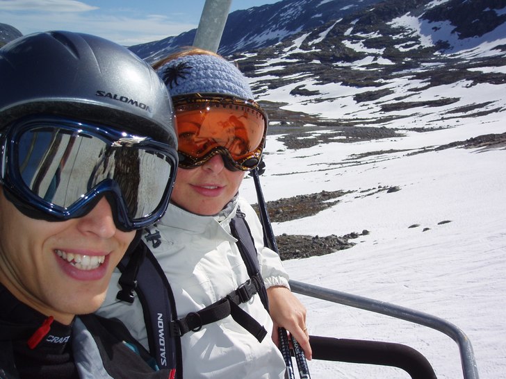 Woohaa! Äntligen påväg upp för Strynfjellet i . Foto: Johan Karlsson. Åkare: Johan Karlsson - Sofi Johansson.