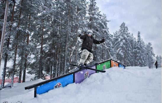 jag failar på railen x). Foto: erik olsson. Åkare: simon andersson.