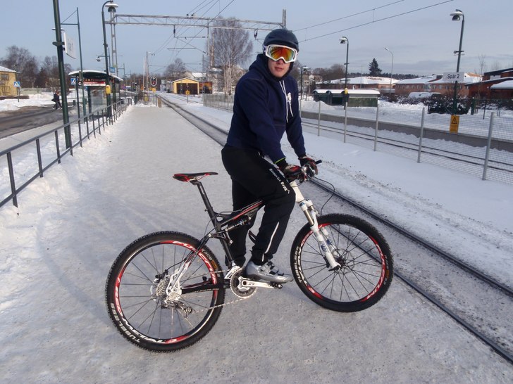 En cykeltur i kylan. Foto: Jessica. Åkare: Jonatan Boqvist.