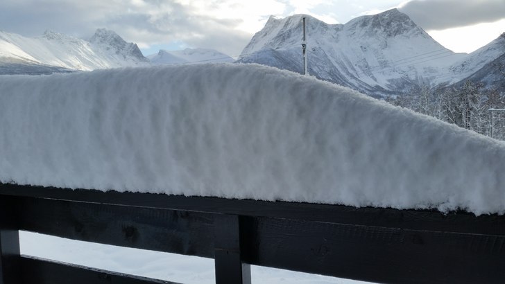 Nysnø og ope til toppen
Ope til toppen på Eitref.