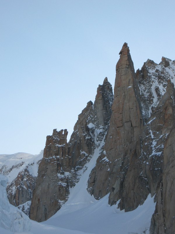 Ett av de mest enastående topparna i området och. Foto: Christian Türk. Åkare: Vårat lilla delprojekt.