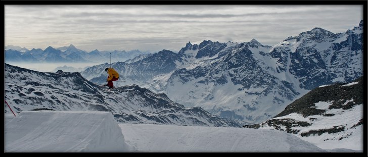 Parken i Cervinia  . Foto: Adam Jonsson. Åkare: Robin Ljungqwist.