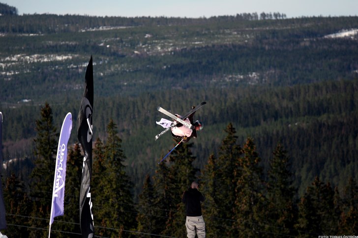 NM i Slopestyle uppvärming. Foto: Tobias Öström. Åkare: Ville Sjögren.