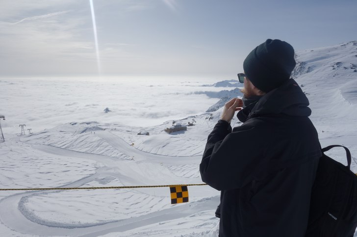 Dimman slutade på 200m höjd, man kunde sola och .