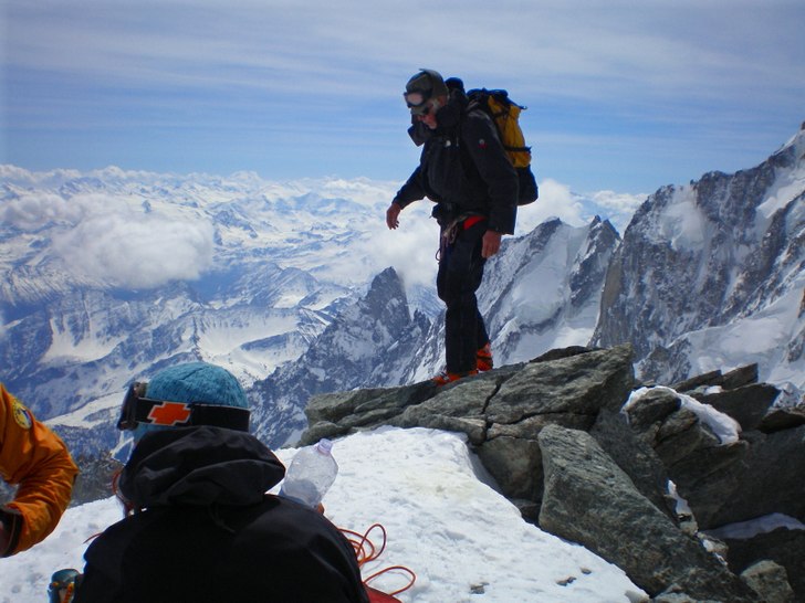 En ganska välbesökt topp på 4248möh och otroli. Foto: Fredrik Falkman.