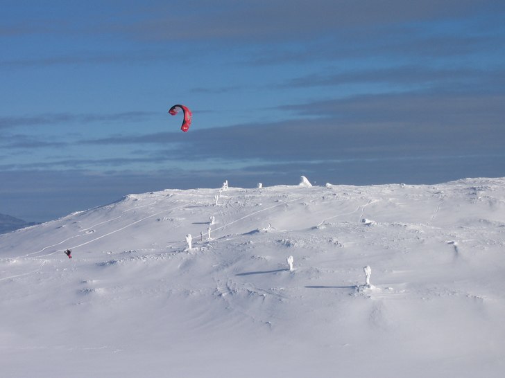 kiting på mullfjället är vackert men ofta utan . Foto: Ville BergMalmborg. Åkare: Tobas johansson.