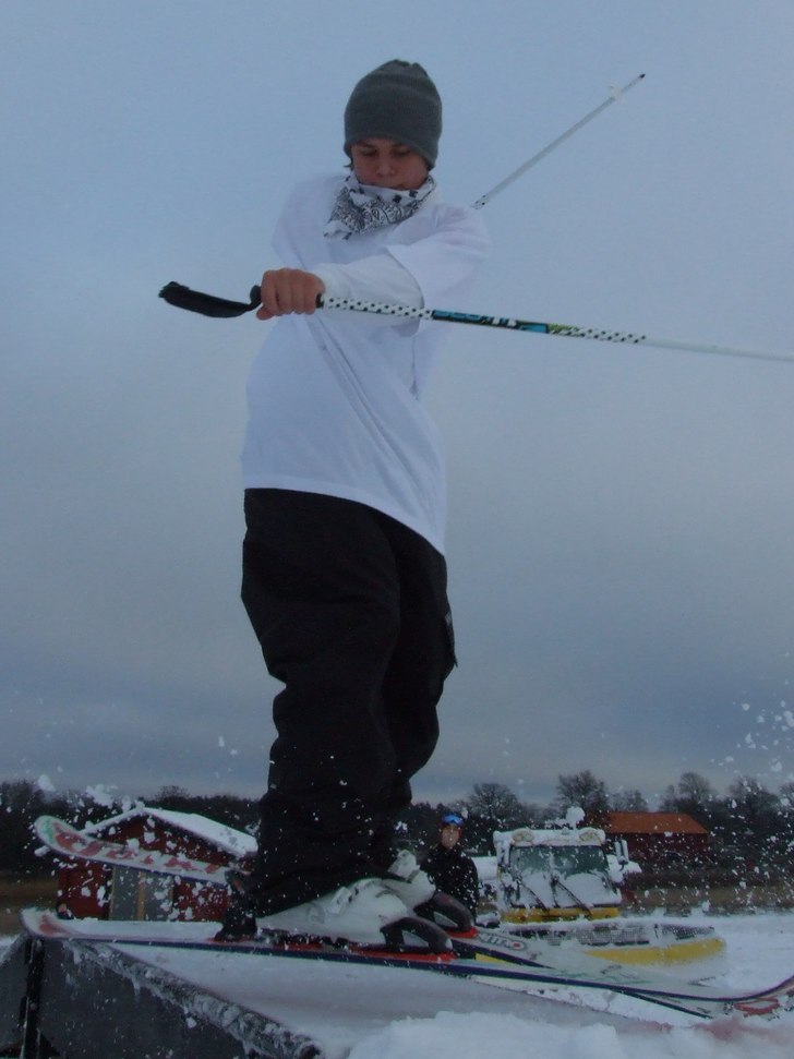 ja får en fin bild på anton när han gör en 270. Foto: Hugo Ljungquist. Åkare: Anton Roos.