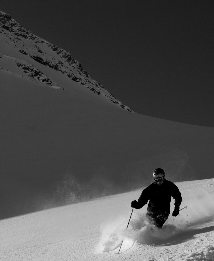 Håkan på Furgsattelglaciären.. Foto: Patrick Södermark. Åkare: Håkan Ericsson.