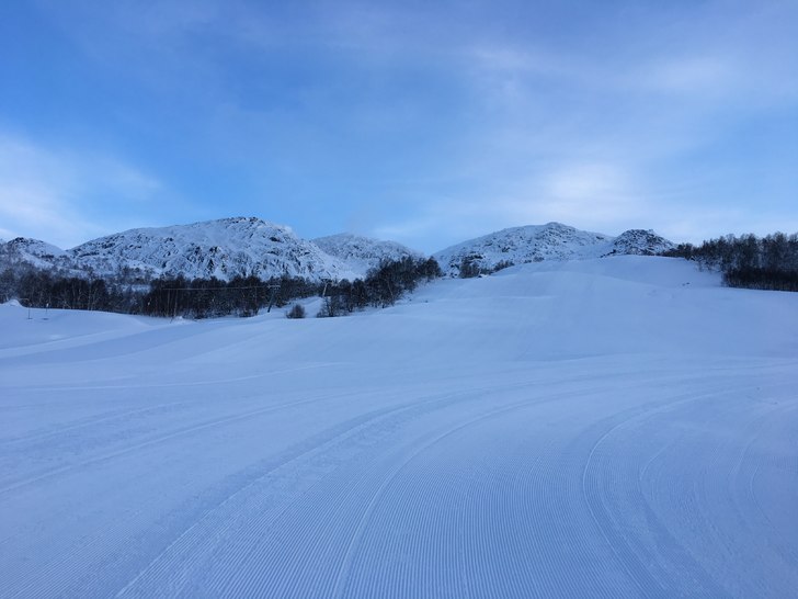 Nydelig dag
Det blir en flott dag med blå himmel .